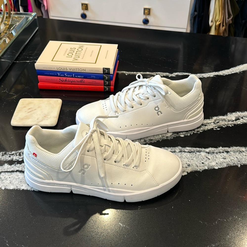 On Cloud Roger Sneaker